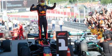 Verstappen ultrapassa Leclerc no fim para encerrar domínio da Mercedes e vencer na Áustria (Foto: Georg Hochmuth/APA/AFP)