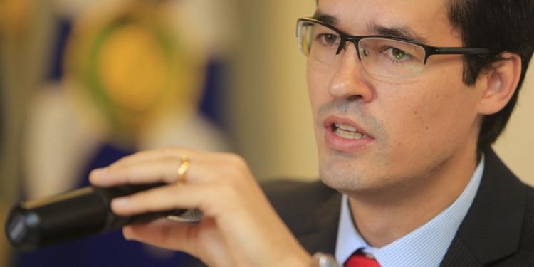 Comissão do Senado aprova convite para Dallagnol explicar troca de mensagens atribuídas a Moro e procuradores