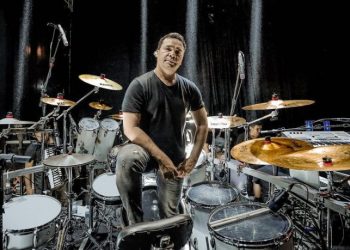 Riquelme passou 14 anos no grupo Aviões. Com Solange Almeida, ele atuou dois anos como baterista (Foto: Léo Melo)