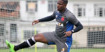 Thalles durante treino do Vasco (Foto: Paulo Fernandes/Divulgação)