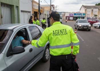 Demutran realiza manutenção entre as Av. Virgílio Távora e Humberto Bezerra