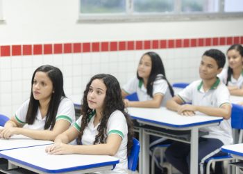 Ceará é 1º lugar no Nordeste em número de estudantes que chegam ao Ensino Médio na idade certa