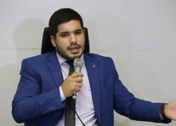 Faltam provas na denúncia de André Fernandes, diz Ministério Público