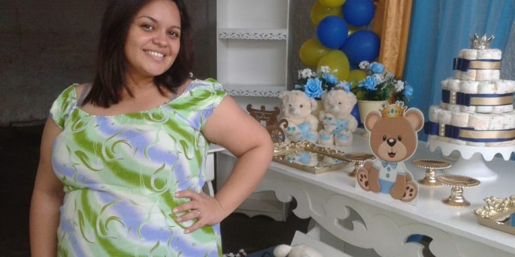 Ex-cantora de forró morre grávida de sete meses