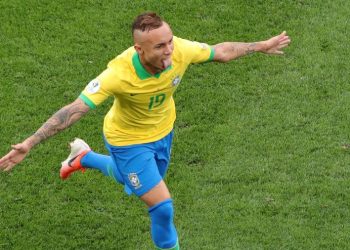 Brasil goleia o Peru e se garante nas quartas de final da Copa América