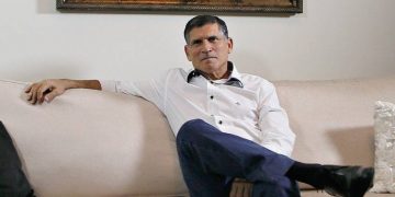 O general Santos Cruz em sua casa em Brasília na terça-feira (18). “Não vou apontar o dedo para ninguém”. (Foto: Jorge Willian / Agência O Globo)