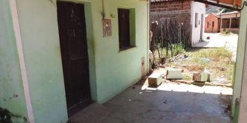 O corpo da vítima foi encaminhado para o Hospital Regional de Icó (Foto: Wandenberg Belém)