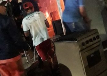 Loja de móveis no Centro de Campos Sales pega fogo