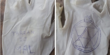 Na fuga ele deixou luvas cirúrgicas com a inscrição “Tarzan do Mal” e um símbolo de um desenho que representa um personagem de anime de nome Roy Mustang que manipula o fogo
(Foto: Francisco José Jorge de Sousa)