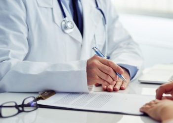 Especialistas dão 10 dicas para prevenir o câncer de intestino