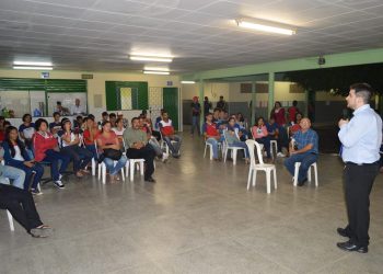 Alunos de escola em Barbalha assistem palestra sobre AVC