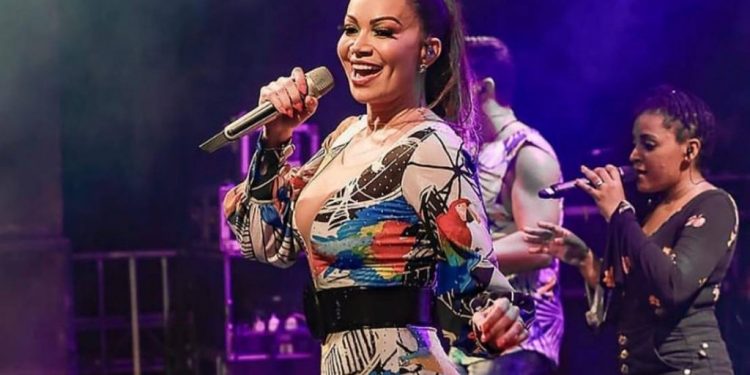 Ex-empresário cobra R$ 17 milhões de indenização a Solange Almeida por deixar banda