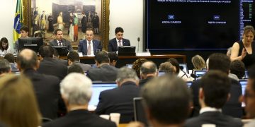 Sessão para votação do parecer do relator sobre a Reforma da Previdência (Foto: Marcelo Camargo/Agência Brasil)