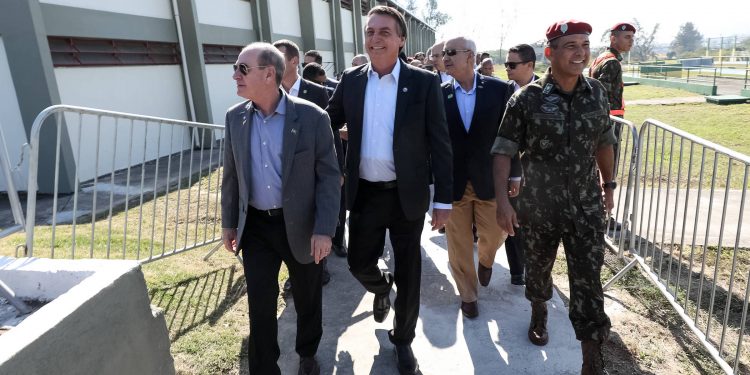 Questão ambiental é para veganos que só comem vegetais, diz Bolsonaro