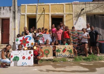 Chefe de cozinha vende coxinha para manter projeto social com crianças em Santana do Cariri
