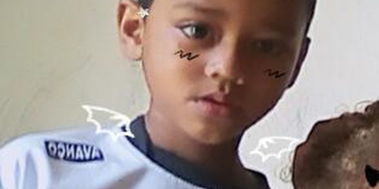 Criança morre depois de ser encontrada caída com a mão embaixo de geladeira em Crato