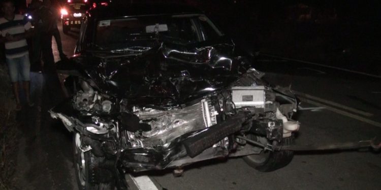 Acidente entre dois carros deixa um motorista ferido na CE-282, em Iguatu