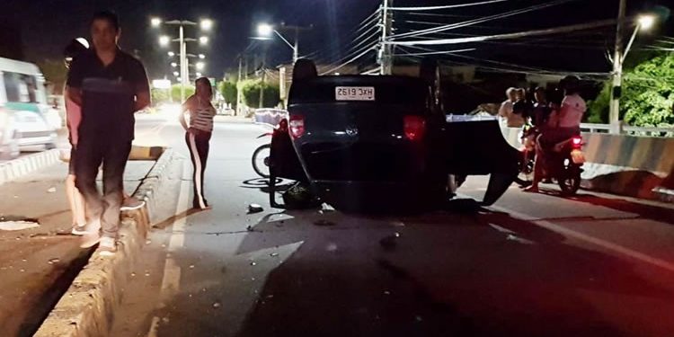 Motorista capota carro com família em Barbalha e duas crianças saíram feridas
