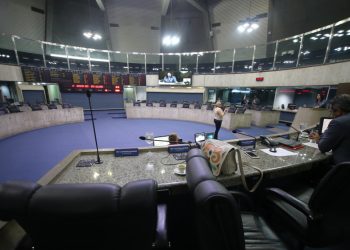 Em apenas dois meses, deputados cearenses gastam meio milhão com combustível