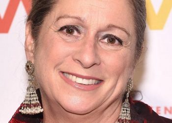 Herdeira do império Disney visita Disneylândia disfarçada e fica chocada com condições de trabalho