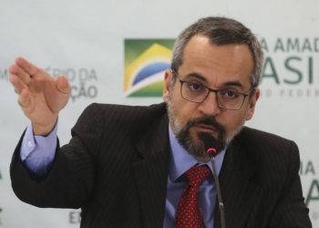 Programa de intercâmbio do MEC que beneficiou 818 mil alunos será fechado