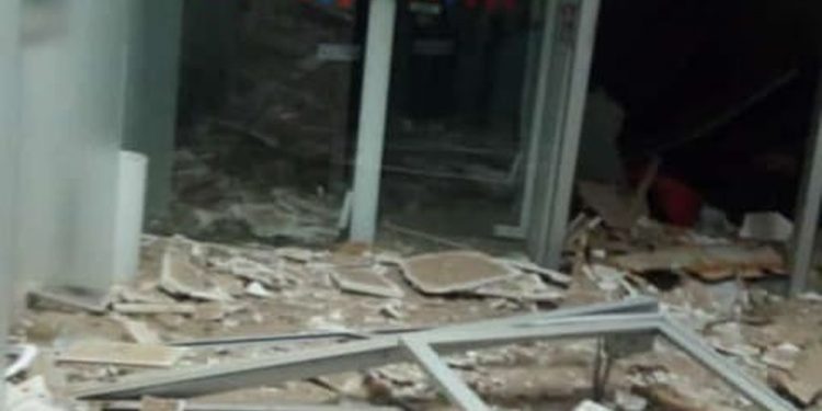 Bandidos explodem agência bancária em Salitre