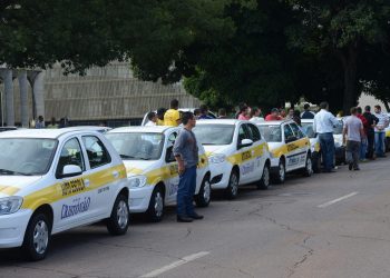 Bolsonaro defende o fim das aulas em autoescolas para obter a CNH