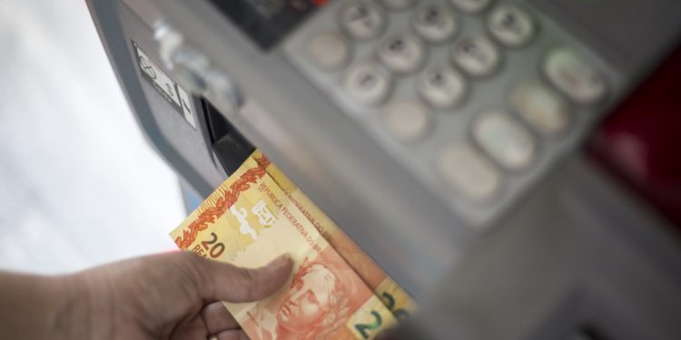 Servidores estaduais receberão a primeira parcela do 13º salário nesta sexta-feira (5)