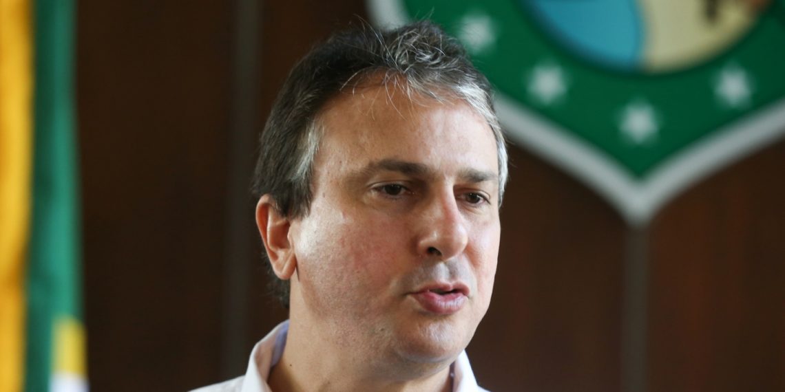 Governador Camilo Santana (PT) disse que vai chamar os aprovados em concursos feitos na sua gestão (Foto: José Leomar)