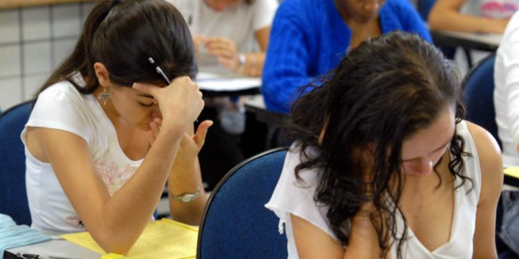 Universidades do Ceará ofertam 206 vagas em concursos com salários até R$ 5.641,54