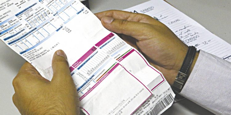 Com bandeira vermelha, conta de luz ficará mais cara em agosto