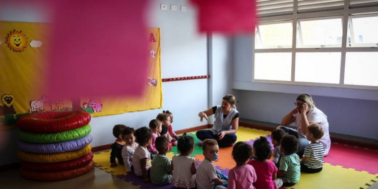 Governo federal corta repasse para educação básica e esvazia programas