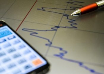 Banco Central baixa juros para 6% ao ano e indica mais cortes