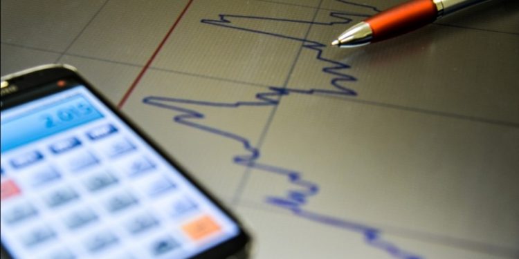 Banco Central baixa juros para 6% ao ano e indica mais cortes