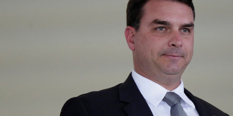 PGR recorre contra decisão de Toffoli que beneficiou Flávio Bolsonaro