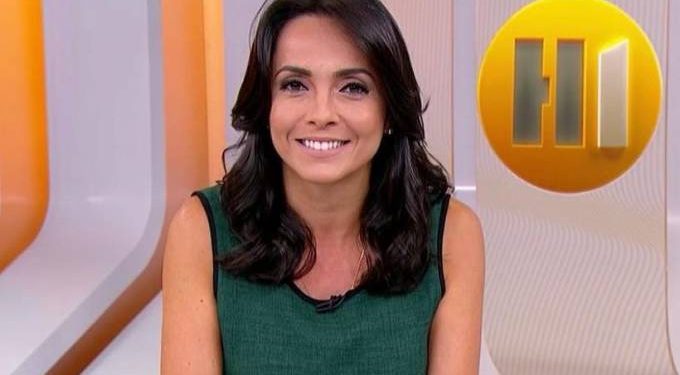 Izabella Camargo vai à Globo após decisão judicial e é recebida na calçada