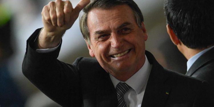 “Vaia não era para mim, mas para o pessoal da Argentina”, diz Bolsonaro