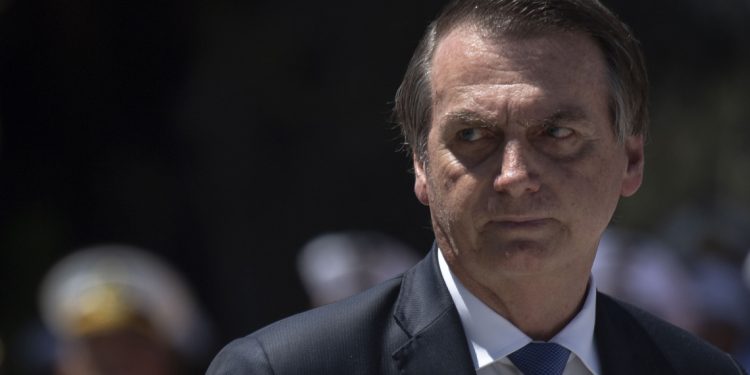 Bolsonaro diz que deve cortar R$ 2,5 bilhões de ministério, sem especificar qual