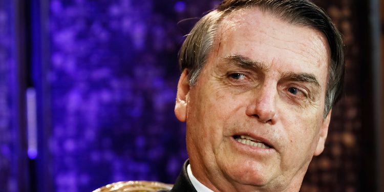 Se presidente da OAB quiser saber como pai dele desapareceu na ditadura, eu conto, diz Bolsonaro