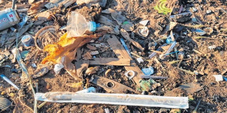 Lixo hospitalar é descartado de forma irregular em Barbalha