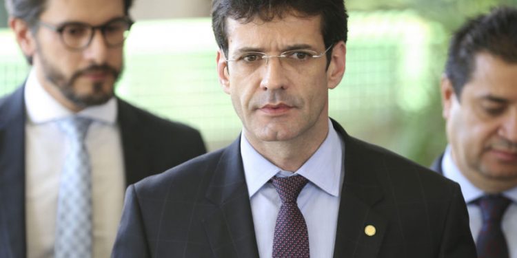 PF indicia assessores de ministro do Turismo e laranjas do PSL