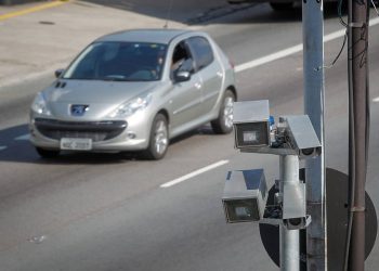 Bolsonaro volta atrás e faz acordo para colocar radares em rodovias federais
