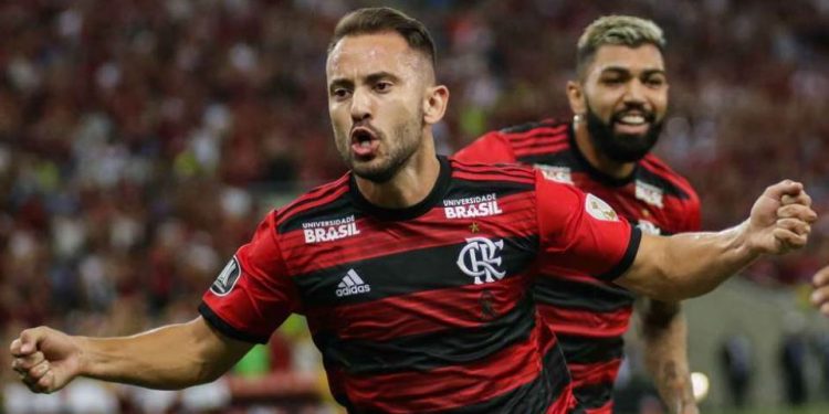Em tarde de Rafinha, Flamengo bate o Botafogo por 3 a 2