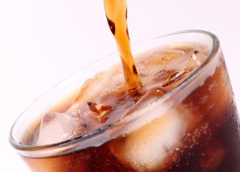 Refrigerantes e sucos podem aumentar risco de câncer