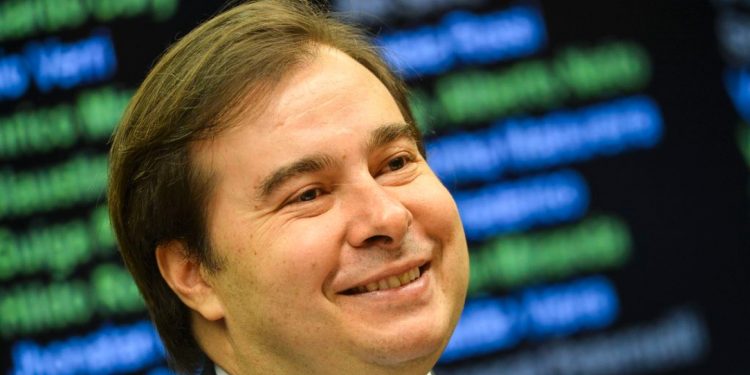 Não é a favor do Glenn, mas é a favor da nossa liberdade de expressão, diz Maia