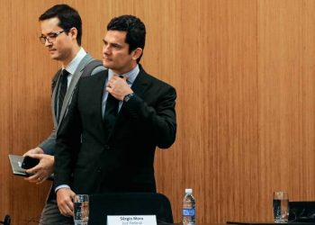 Dallagnol e Moro: o ex-juiz pediu inclusão de provas nos processos e fez pressão contrária a certas delações (Foto: Aílton de Freitas/Agência O Globo)