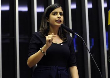 Deputada Tabata Amaral (PDT - SP) fala no plenário da Câmara (Foto: Luis Macedo/Câmara dos Deputados)