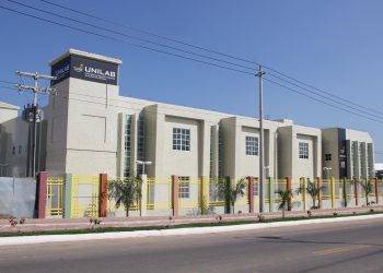 Bolsonaro anuncia suspensão de vestibular para pessoas transgêneros em universidade federal