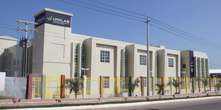 Bolsonaro anuncia suspensão de vestibular para pessoas transgêneros em universidade federal