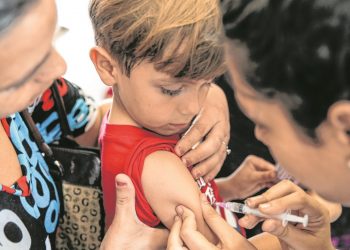 Apresentação de carteira de vacinação será obrigatória para matrícula escolar no CE